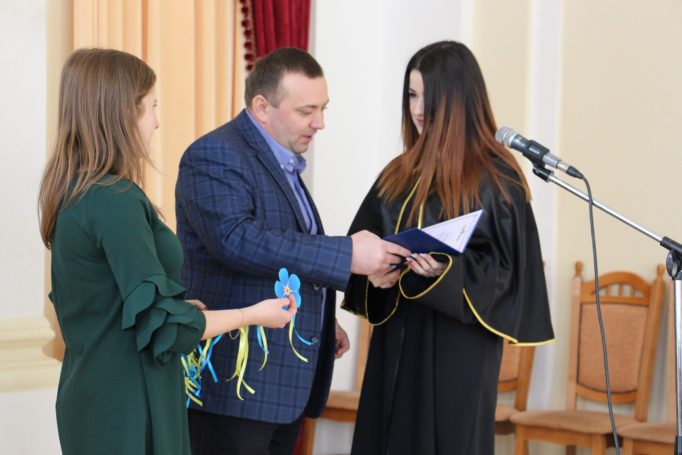 Вручення диплому магістра