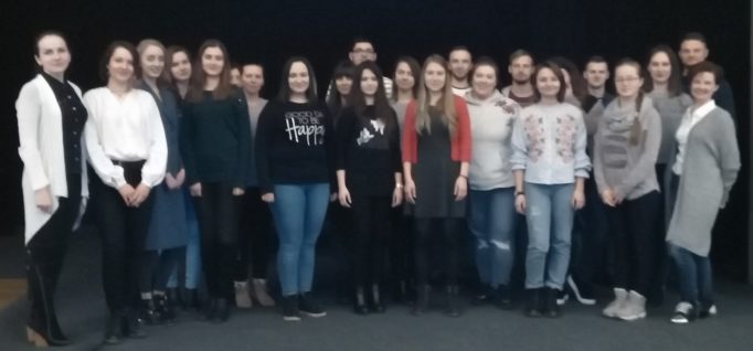 Доктор Катажина Собас зі студентами ІІ курсу бакалаврського освітнього ступеня