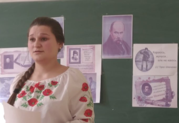 Поезію декламує Тетяна Венцик