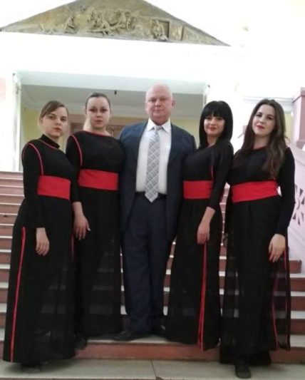 На фото (зліва направо) Тетяна Войтів, Сніжана Смерега, доцент Петро Фриз, Каріна Субачус та Анна Фегер