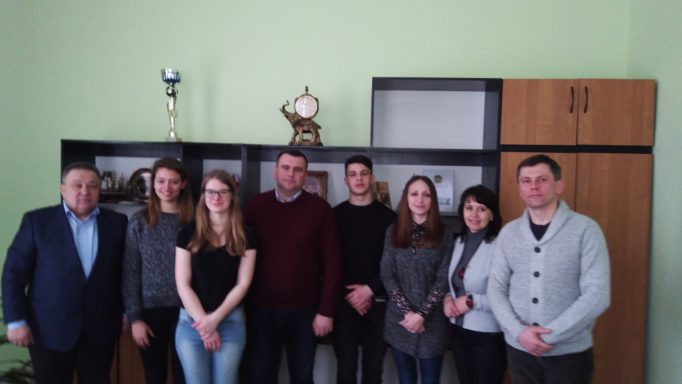 Учасники робочої зустрічі (зліва направо: професор М. Лукянченко, бельгійські студентки (Інес і Натані), доцент Ю. Вовк, студент І. Явір., доценти Н. Грибок, Н. Закаляк, О. Логвиненко.