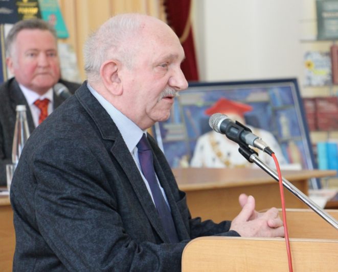 Виступає ректор Жешувського університету професор Володимир Бонусяк