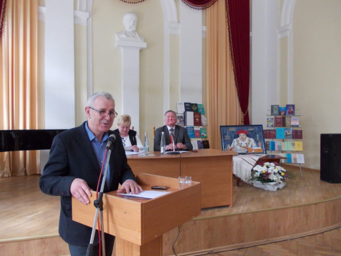 Доповідає професор Володимир Кемінь