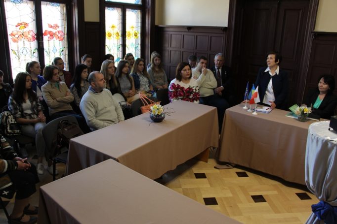 Учасників та гостей вітає модератор конференції декан біолого-природничого факультету доцент Світлана Волошанська