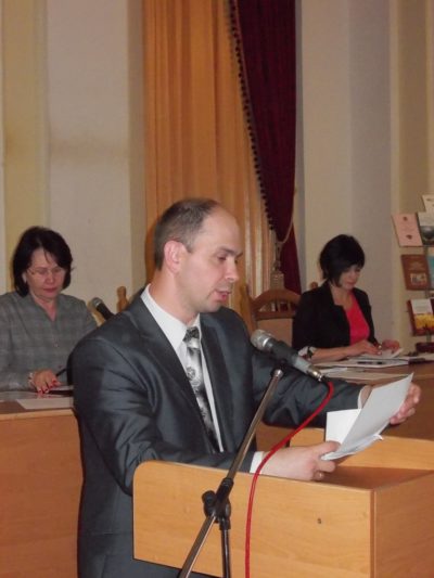 Доповідає вчений секретар вченої ради доцент Микола Галів