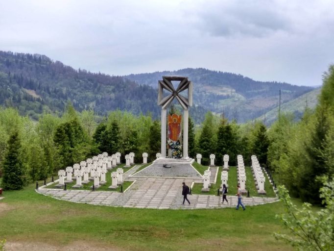 Меморiальний вiйськовий цвинтар воякiв УСС на горi Макiвка