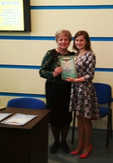 Студентка Тетяна Особа з доктором педагогiчних наук професором Наталieю Гавриш