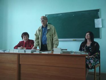 Зліва направо Надiя Гуменюк, Володимир Лис та доцент Мирослава Іванишин