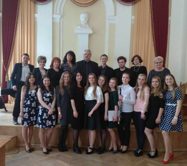 Учасники й виконавці після проведення концерту-лекції