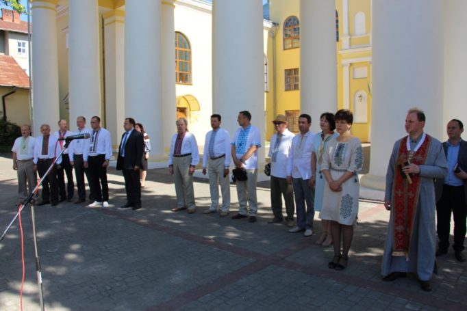 Урочисте відкриття панахиди біля пам’ятника Іванові Франкові