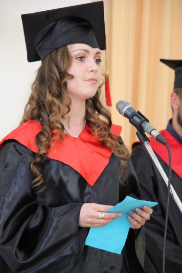 Магістри-випускники висловлюють подяку викладачам