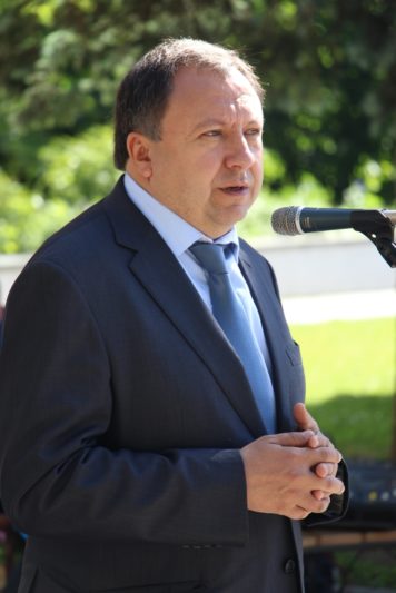 Вітальне слово виголошує народний депутат 8-го скликання, голова Комітету з питань культури та духовності Микола Княжицький