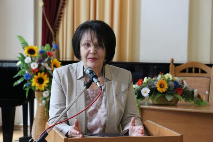 Вітальне слово на відкритті Літературно-мистецької академії «Країна Франкіана» виголошує ректор професор Надія Скотна