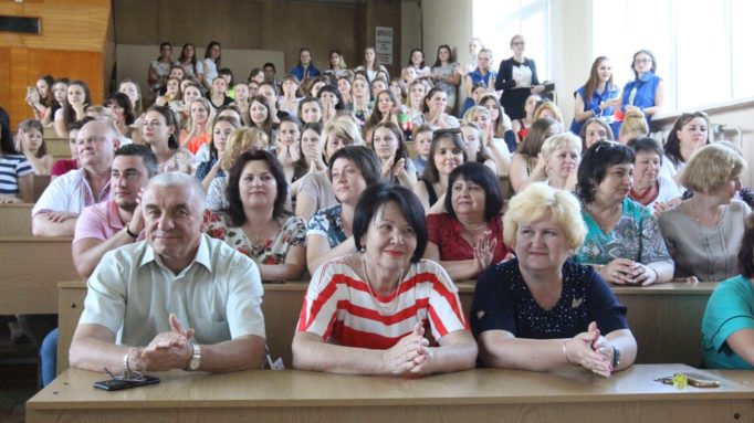 Керівництво університету та факультету на Святі останнього дзвоника