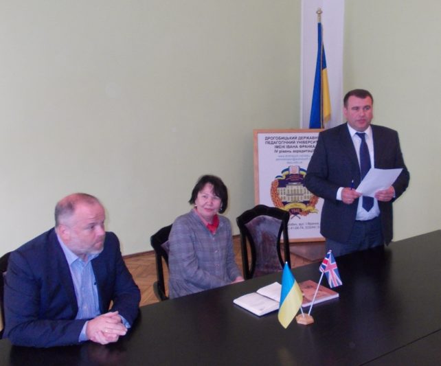 З вітальним словом до присутніх звертається проректор з науково-педагогічної роботи доцент Юрій Вовк