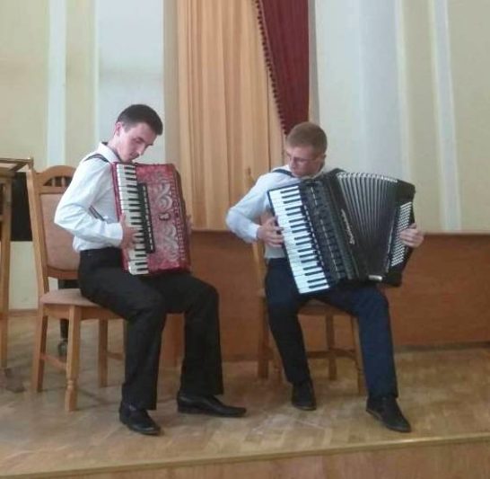 Юрій Бобітко й Іван Собіль (акордеон)