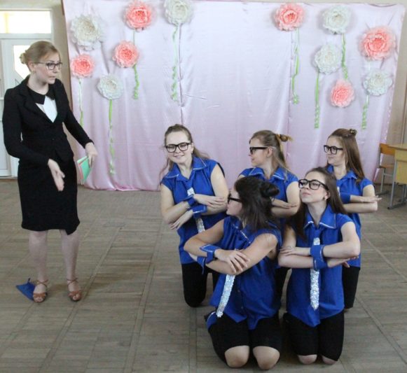 Танець «Вчителька» у виконанні студентів-хореографів