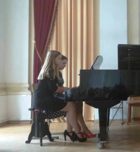 Фортепіанний дует у складі Ірини Лужецької та Ілони Рудницької