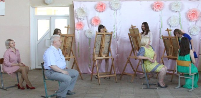 Випускники-бакалаври готують дарунок академнаставникам