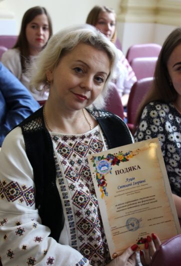 Доцент Світлана Луців із нагородою
