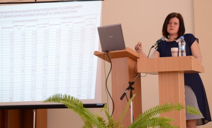 Доповідь завідувача кафедри економічної кібернетики та інноватики Прикарпатського національного університету ім. В.Стефаника професора Л. Дмитришин