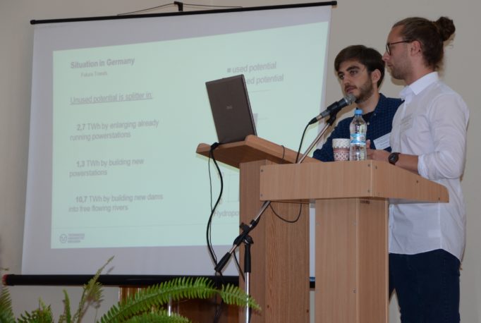 Доповідають студенти-магістри Дрезденського технічного університету