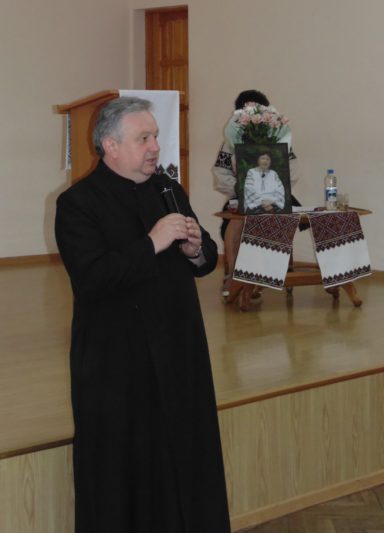 Із теплими словами спогадів виступає настоятель церкви св. Віри, Надії, Любові та матері Софії отець Іван Гнатків