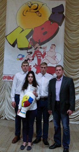 Органiзатор i ведучий КВНу Iгор Гiвчак із командою «ФIФА»