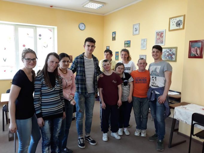 Студенти спецiальностi фiзична реабiлiтацiя разом із бельгiйськими студентами спецiальностi «Ерготерапiя» та пацiєнтами центру «Дивовижнi долонi»