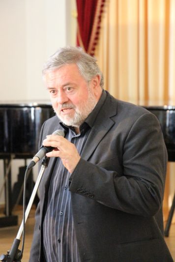 Вітальне слово виголошує голова журі Володимир Зубицький