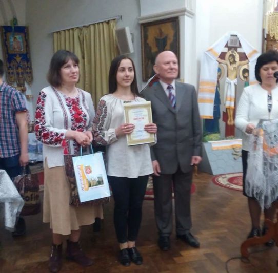 Вручення диплому ІІ ступеня Галині Скольській