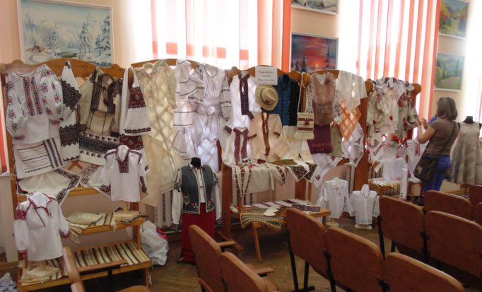 Виставка робіт майстринь