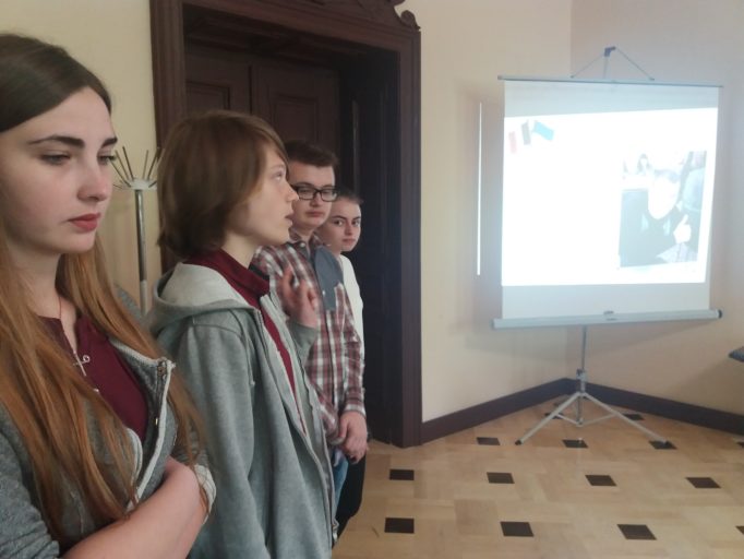 Звіт студентів по проекту "Mantelluisteren"