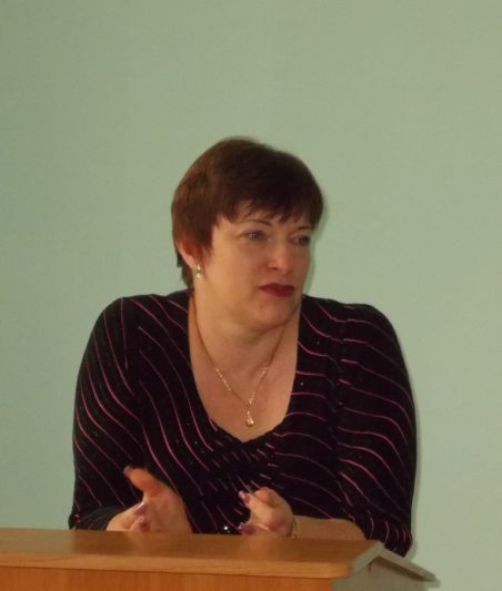 Директор Центру післядипломної освіти та доуніверситетської підготовки доцент Світлана Гірняк вітає випускників