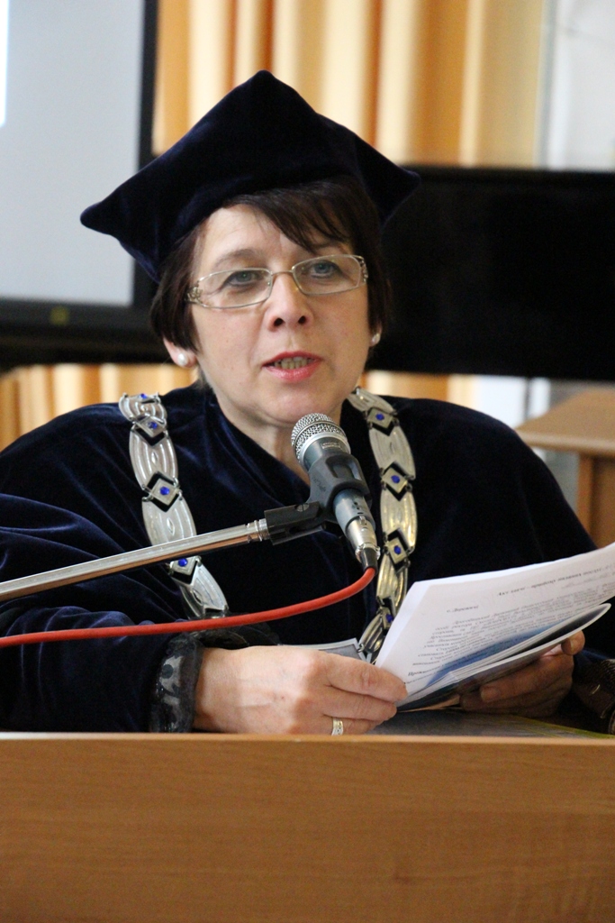 Слово на пошану номінанта виголошує доцент Світлана Волошанська