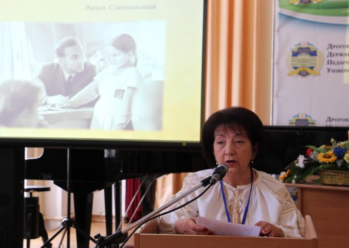 Доповідає професор Марія Чепіль