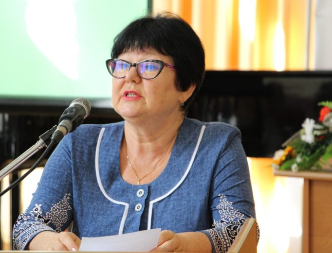 Доповідає доцент Маріупольського державного університету Лілія Макаренко