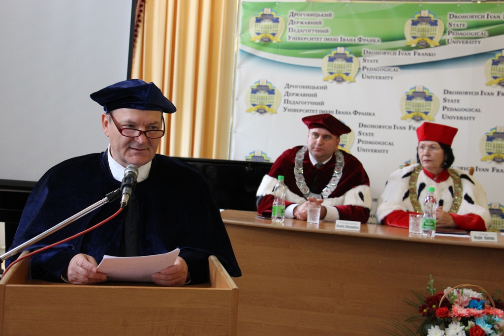 Почесний доктор Дрогобицького державного педагогічного університету імені Івана Франка Йоріс Хіндрікс виступає із доповіддю «Глобально поєднані важливість міжнародної співпраці»