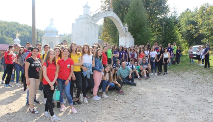 У Добромилi бiля монастиря