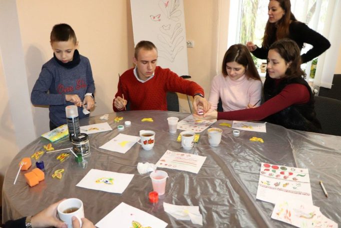 І творимо,й, водночас, чаюємо