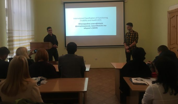 Доповідають студенти Ігор Явір та Дмитро Дужий