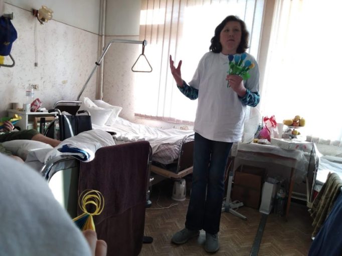 Подарунки зробленi руками волонтерiв із товариства Надiя