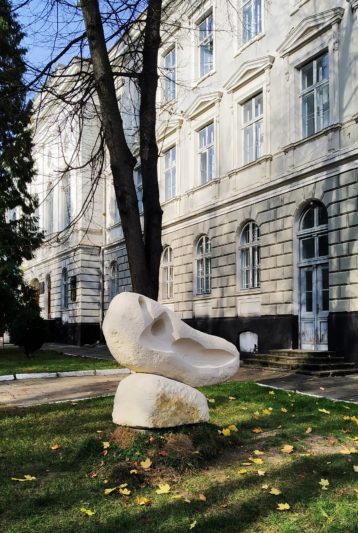 Скульптурна композиція «Точки дотику»