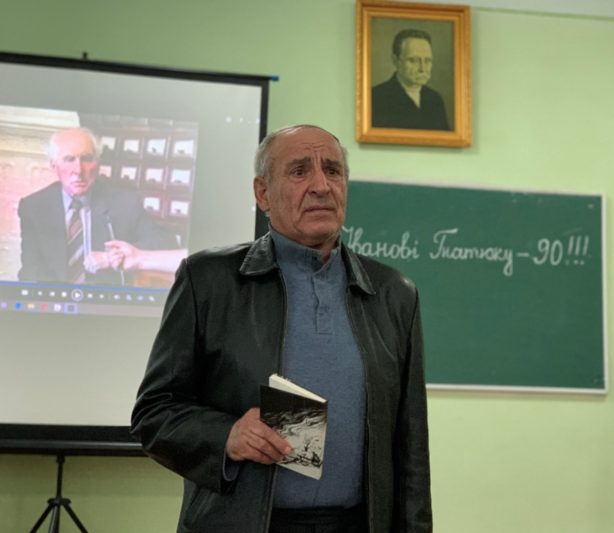 Вiршi декламує Йосип Кронжко