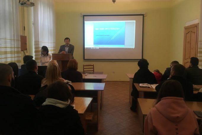 Виступає доцент Роман Чопик