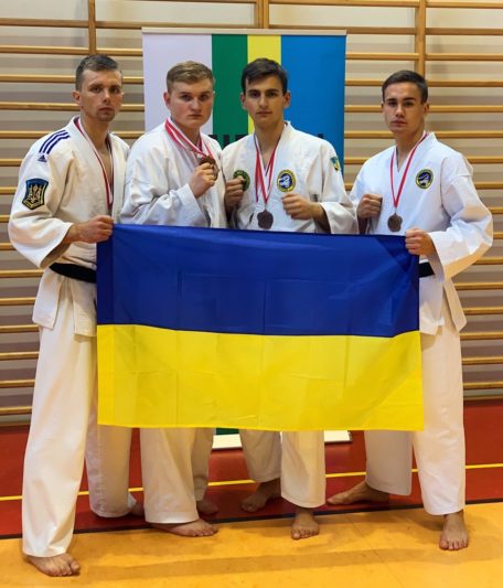 Збiрна України. Мар`ян Гуржiй перший злiва