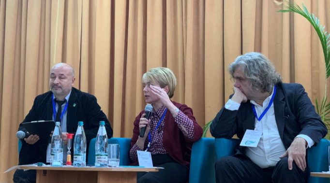 Дискусійна платформа за участю завідувача кафедри початкової освіти Педагогічного інституту Київського університету ім. Б. Грінченка Геннадія Бондаренка, екс-міністра освіти України Лілії Гриневич, автора типової освітньої програми для закладів загальної середньої освіти І ступеня «Нова українська школа» Романа Шияна