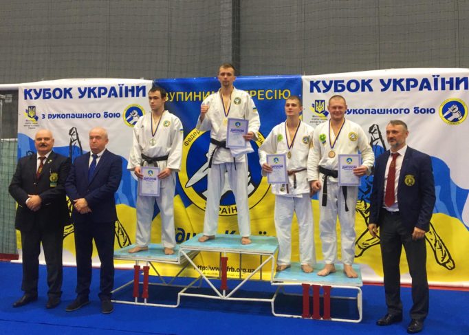 Мар`ян Гуржій (в центрі)