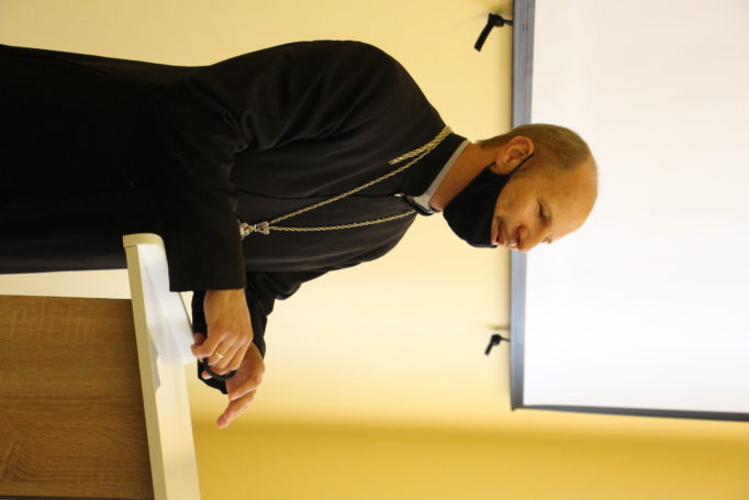 Капелан університету отець Олег Кекош шле вітання студентам-історикам